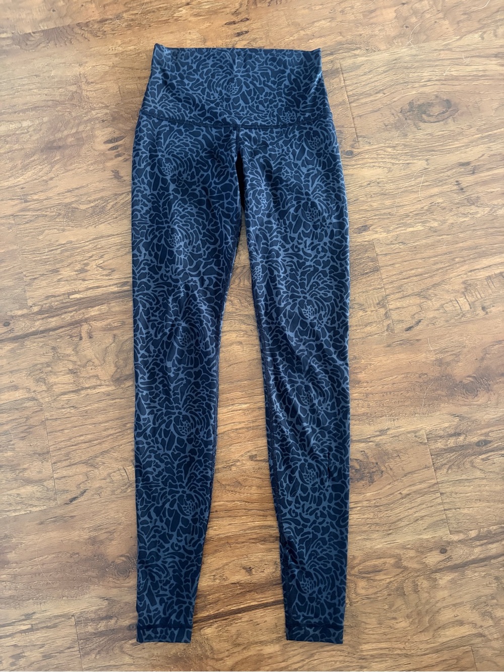 Lululemon wunder train Leggings size 4. 28 inches length